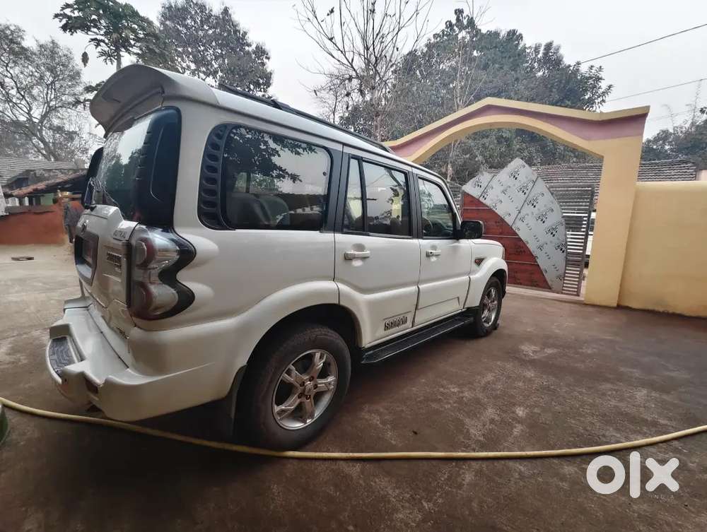 2015 Mahindra Scorpio 2.2 S10 Manual - Single Owner, 7 Str, Diesel