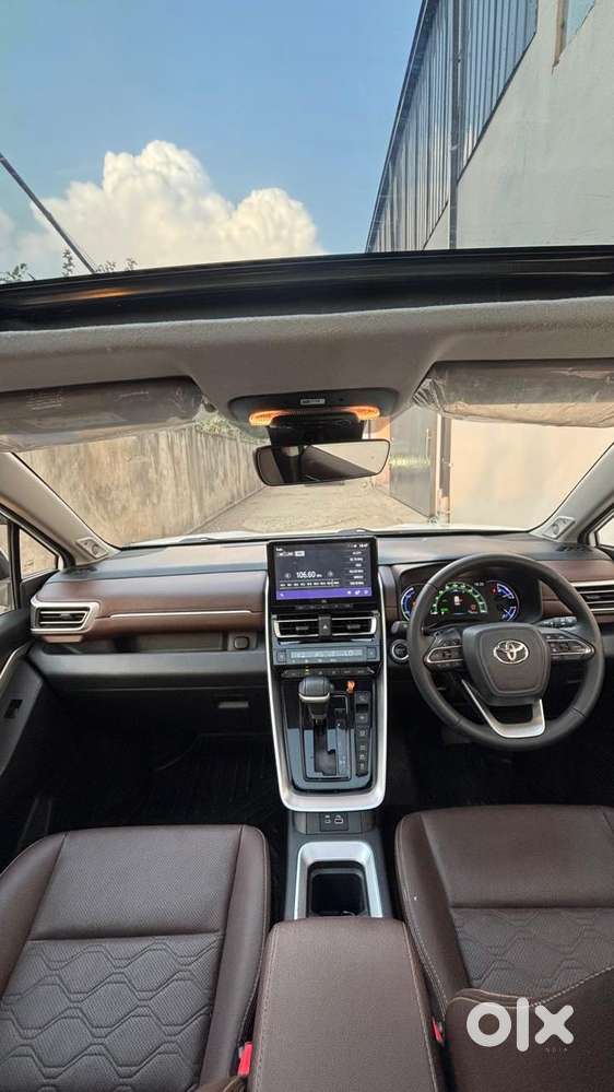 Toyota Innova Hycross, 2025, Petrol