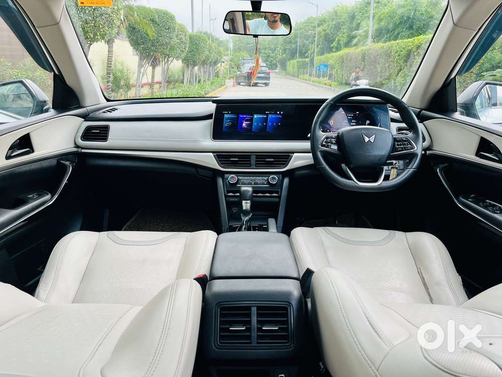 Mahindra Xuv700 2.2 Ax 5 Diesel At 7 Str, 2023, Diesel
