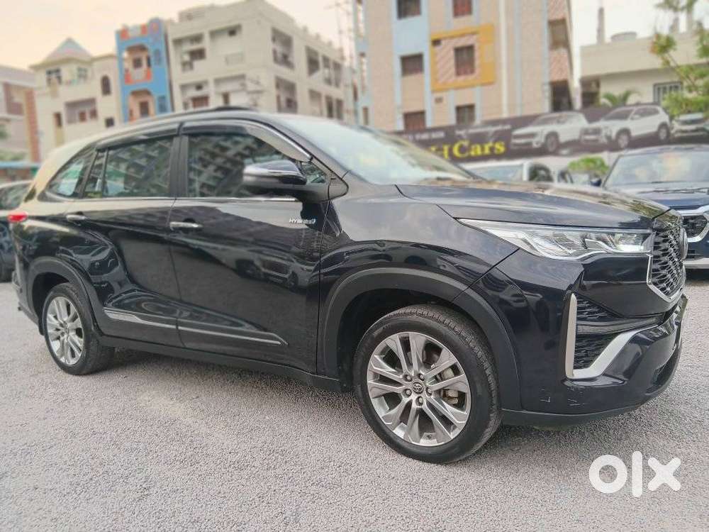 Toyota Innova Hycross 2.0 Zx Hybrid 7 Str, 2023, Petrol