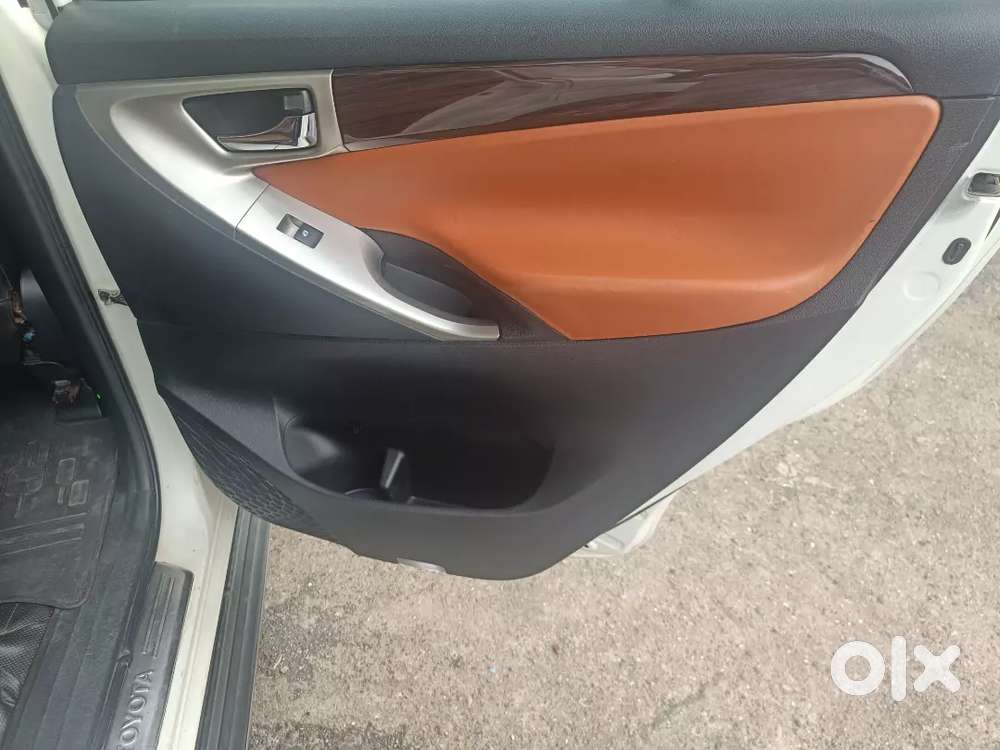 Toyota Innova Crysta 2016 Diesel Well Maintained