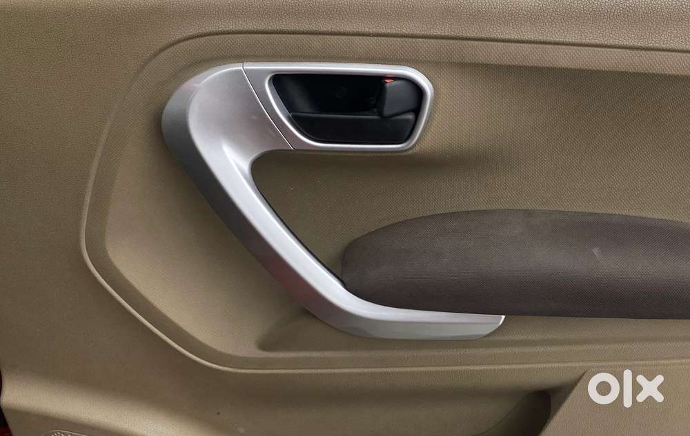 Mahindra Tuv 300 T8 Amt, 2016, Diesel