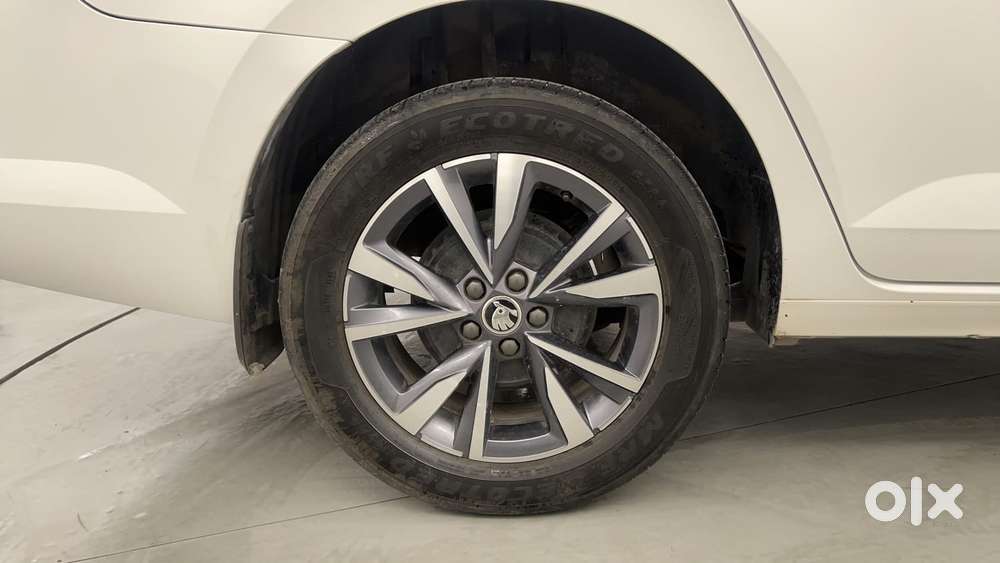 Skoda Slavia Style 1.0l Tsi At, 2022, Petrol
