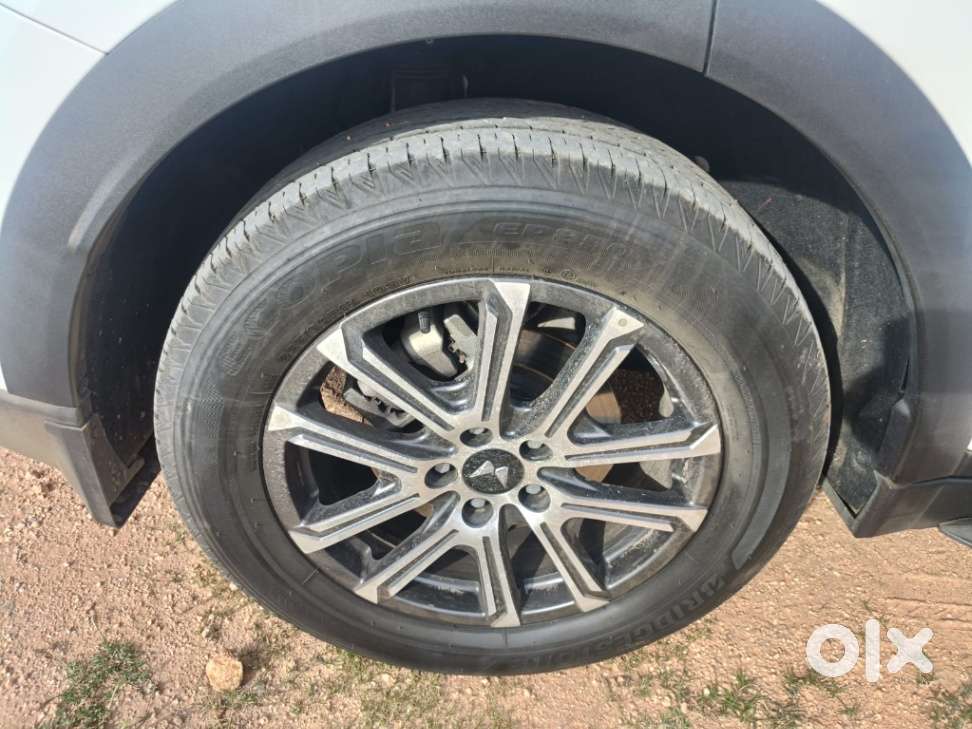 Mahindra Xuv700 2.0 Ax 7 Petrol At Str, 2024, Petrol