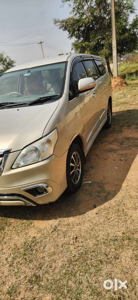 Toyota Innova 2.0 V 2014