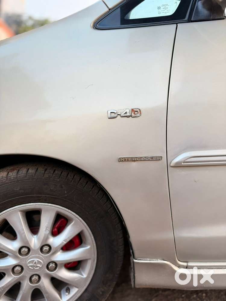 Toyota Innova 2.5v E4 8seat Well Maintained Car.