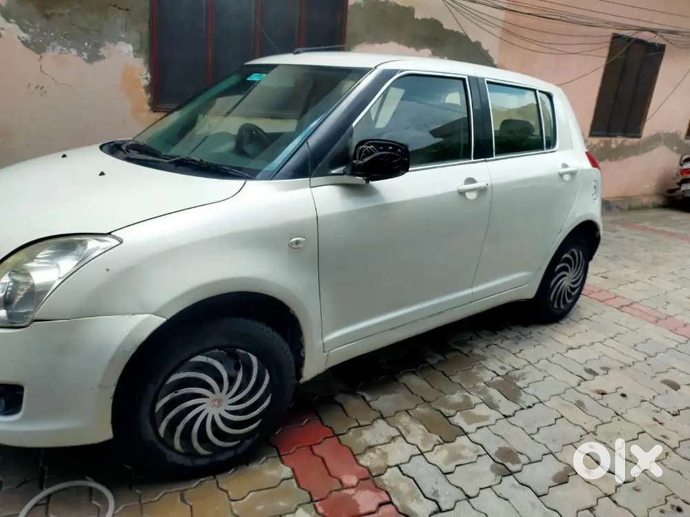 Maruti Suzuki Swift Petrol Manual 2011