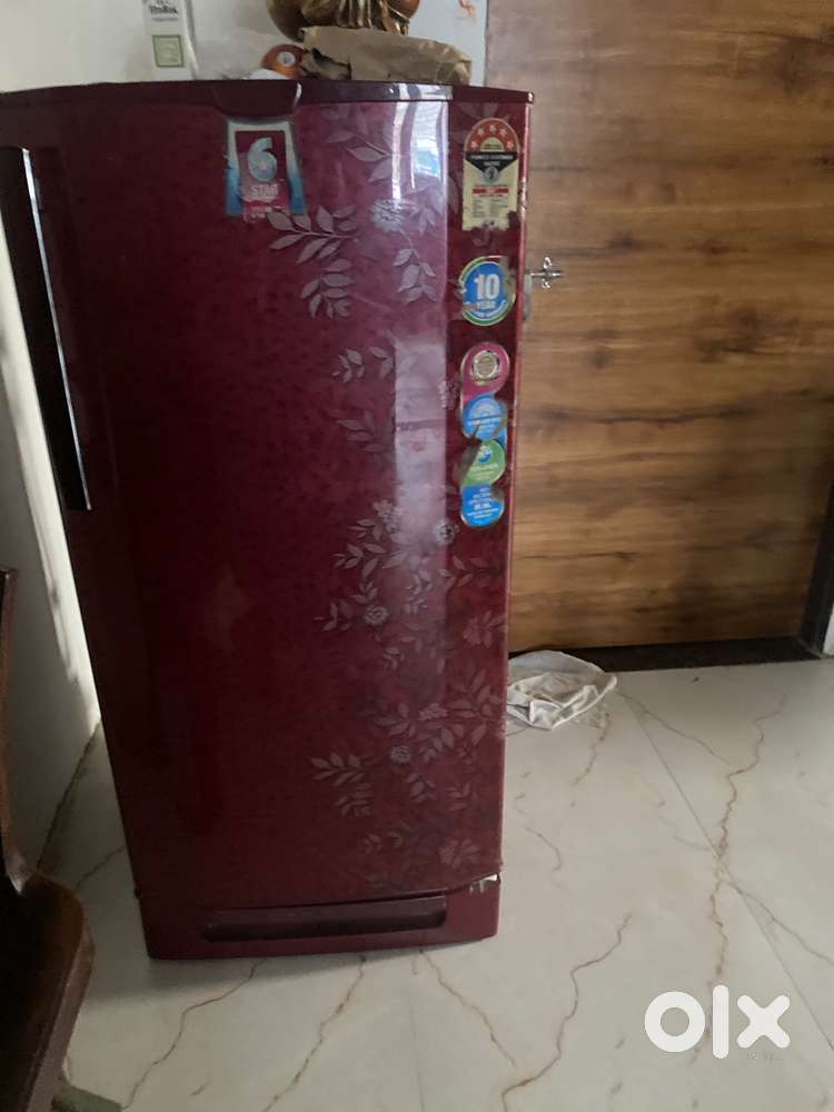 Godrej fridge h best condition m h bs compressor change krana hoga