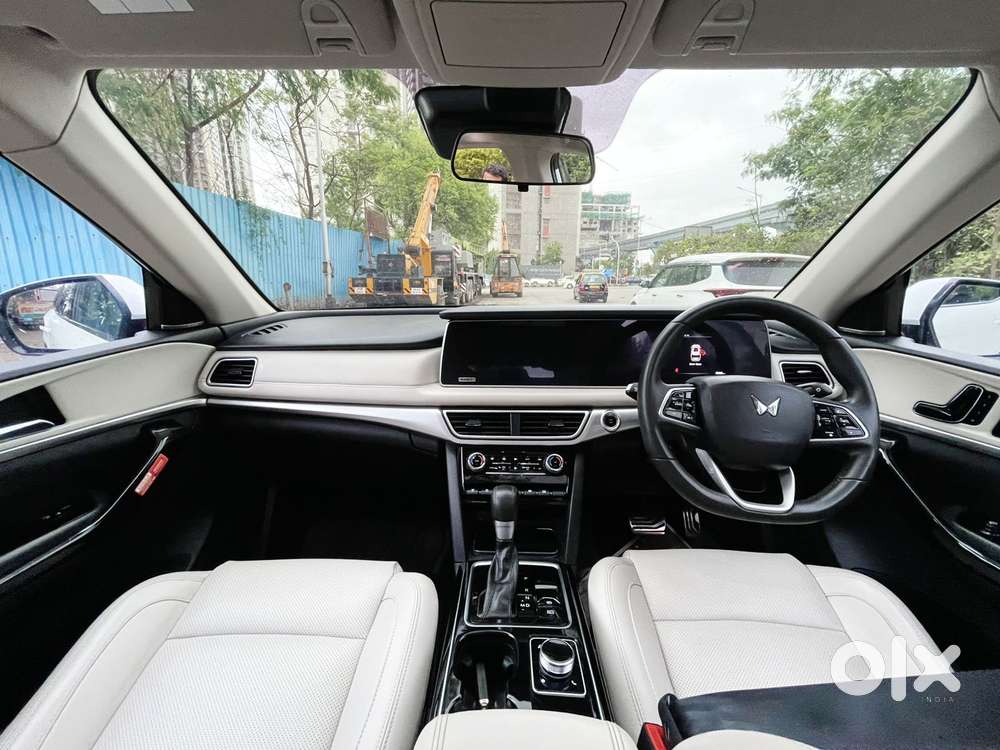 Mahindra Xuv700 2.0 Ax 7 Petrol At Luxury Pack Str, 2024, Petrol