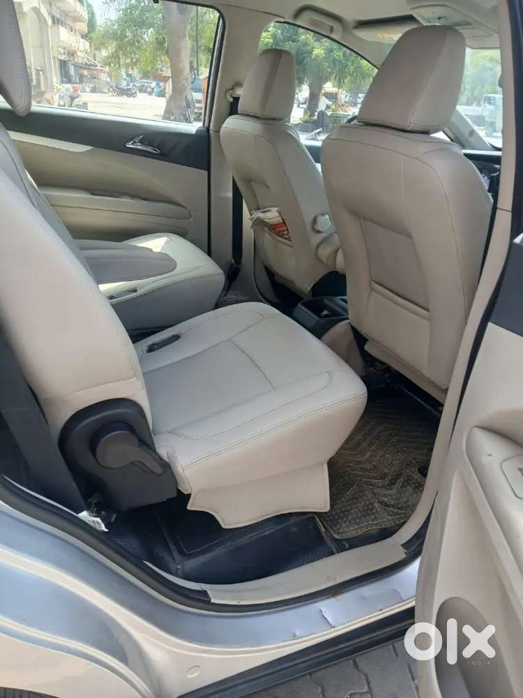 Mahindra Marazzo M8 2018