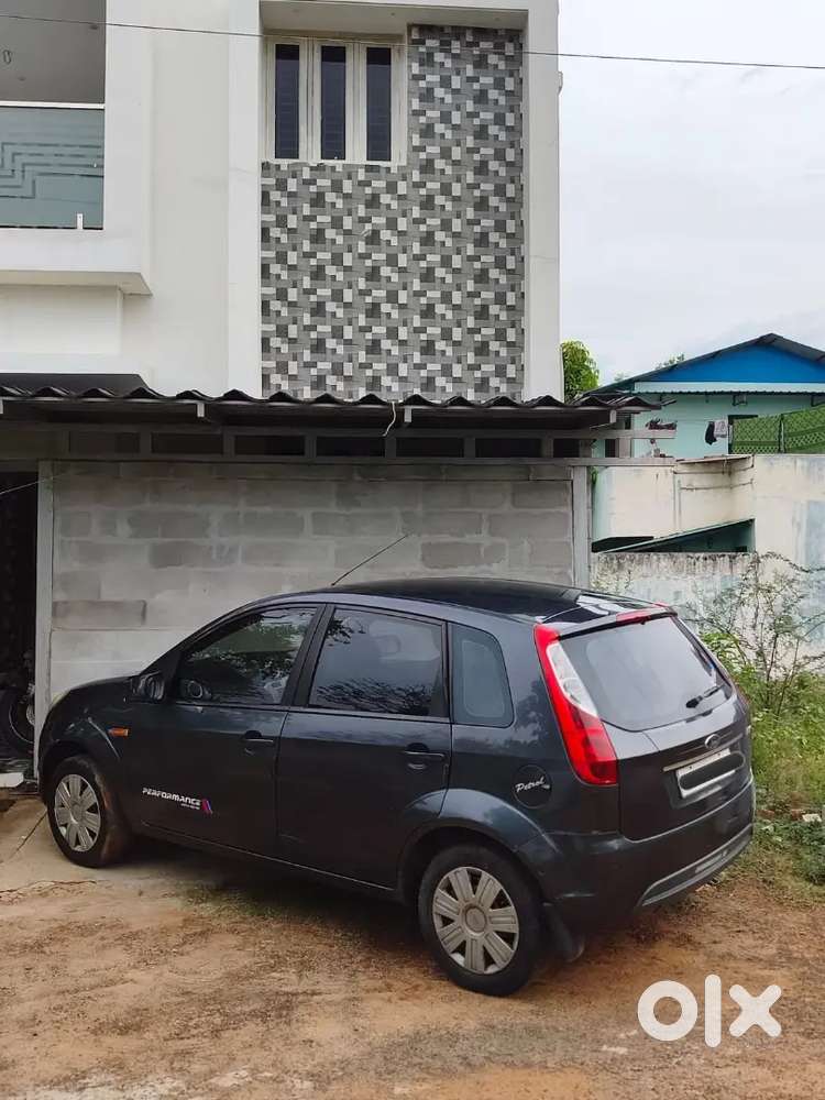 Ford Figo Petrol Zxi 2011