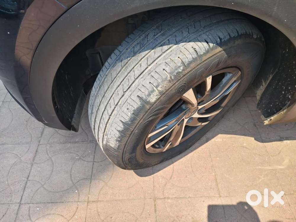 Mahindra Xuv700 2023 Diesel Well Maintained