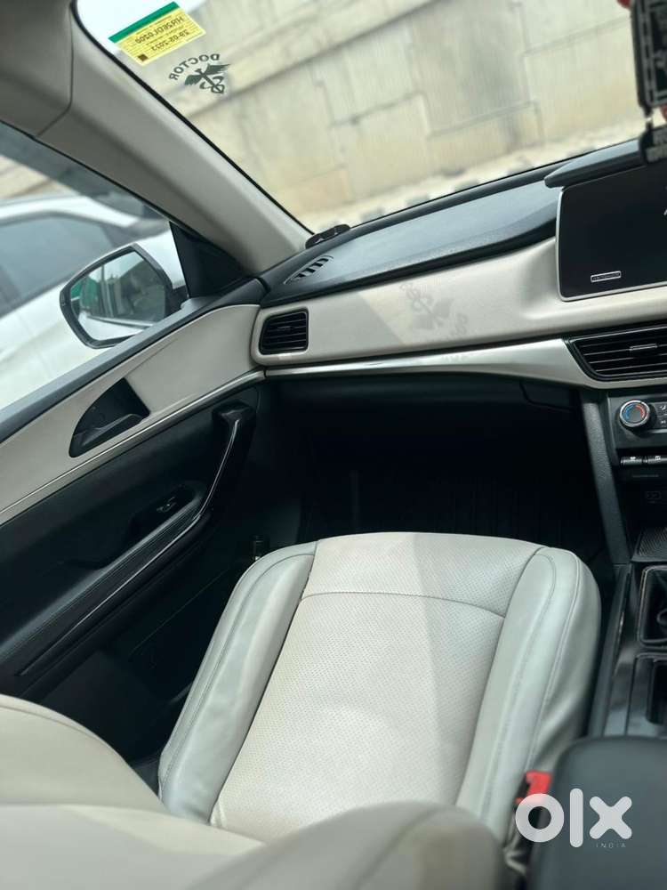 Mahindra Xuv700 2.2 Ax 5 Diesel At Str, 2023, Diesel