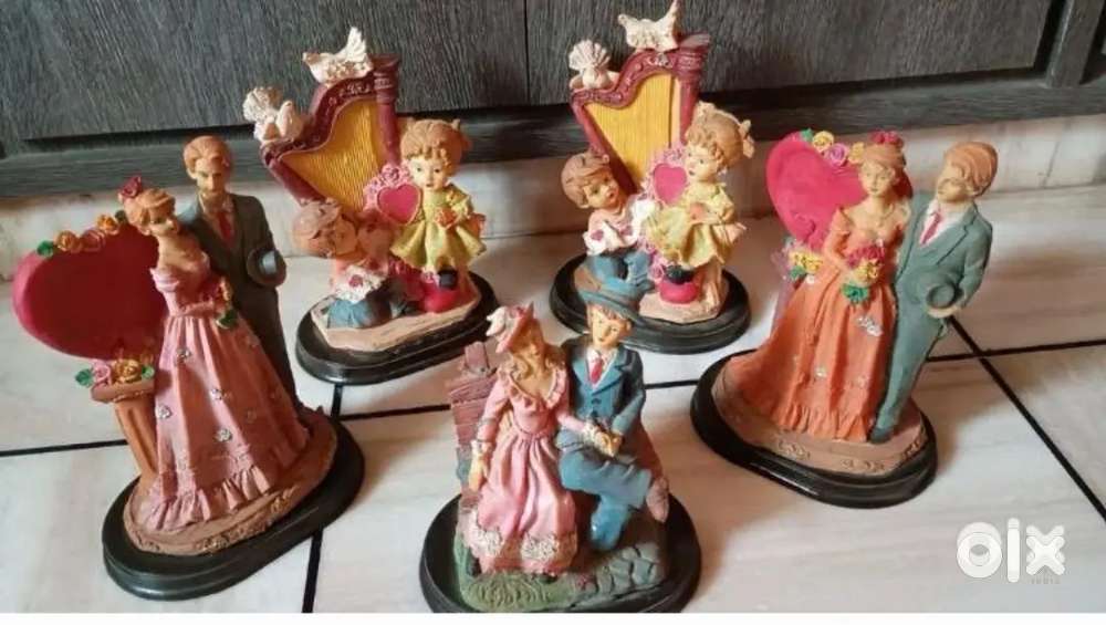 Bride and groom show pieces