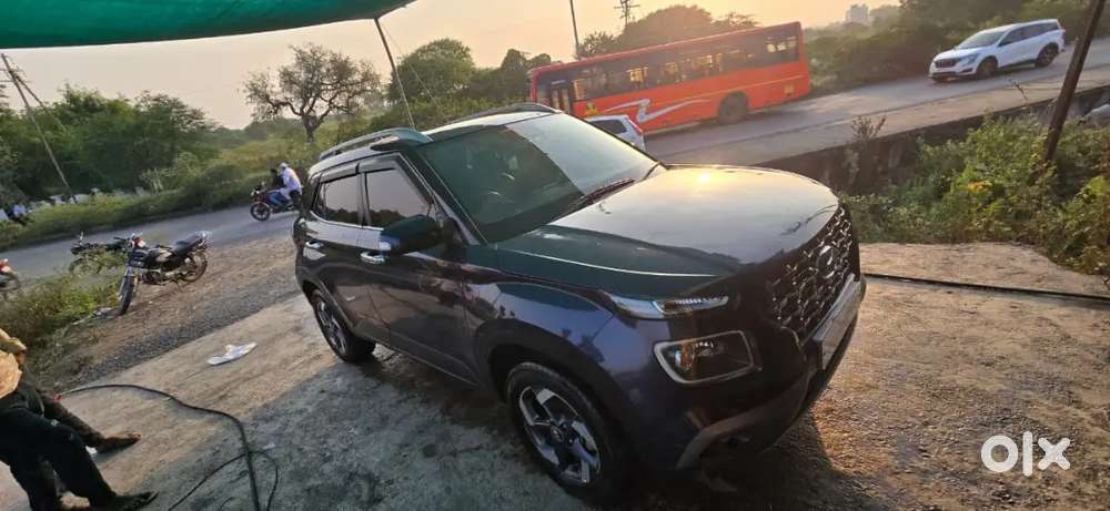 Hyundai Venue 2020 Petrol 70000 Km Driven