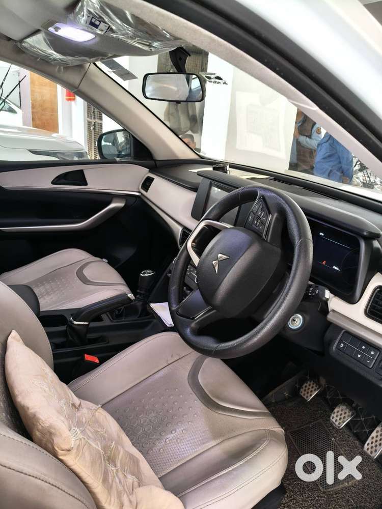 Mahindra Xuv700 2022 Petrol 29000 Km Driven