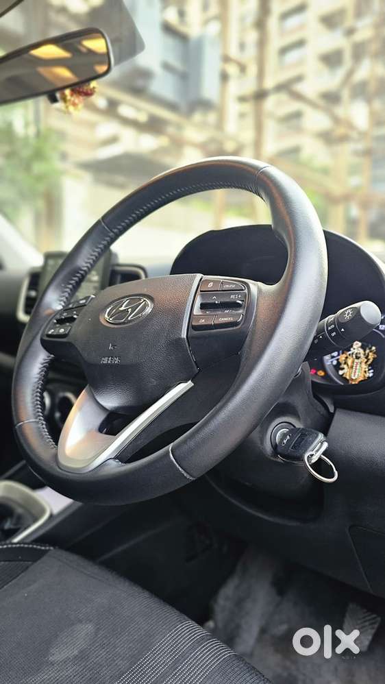 Hyundai Venue Petrol Automatic 2021