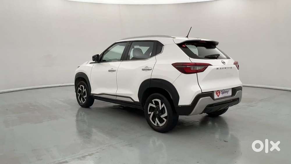 Nissan Magnite 1.0 Xv Premium, 2022, Petrol