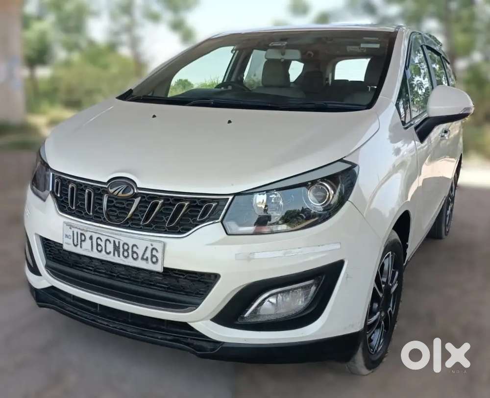 Mahindra Marazzo White M 8 Top Model