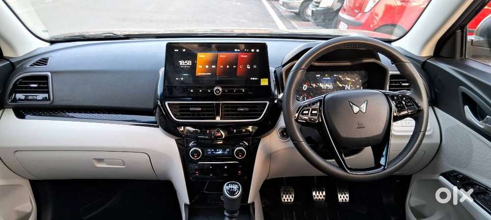 Mahindra Xuv 3xo Ax5 Ds Mt, 2025, Petrol