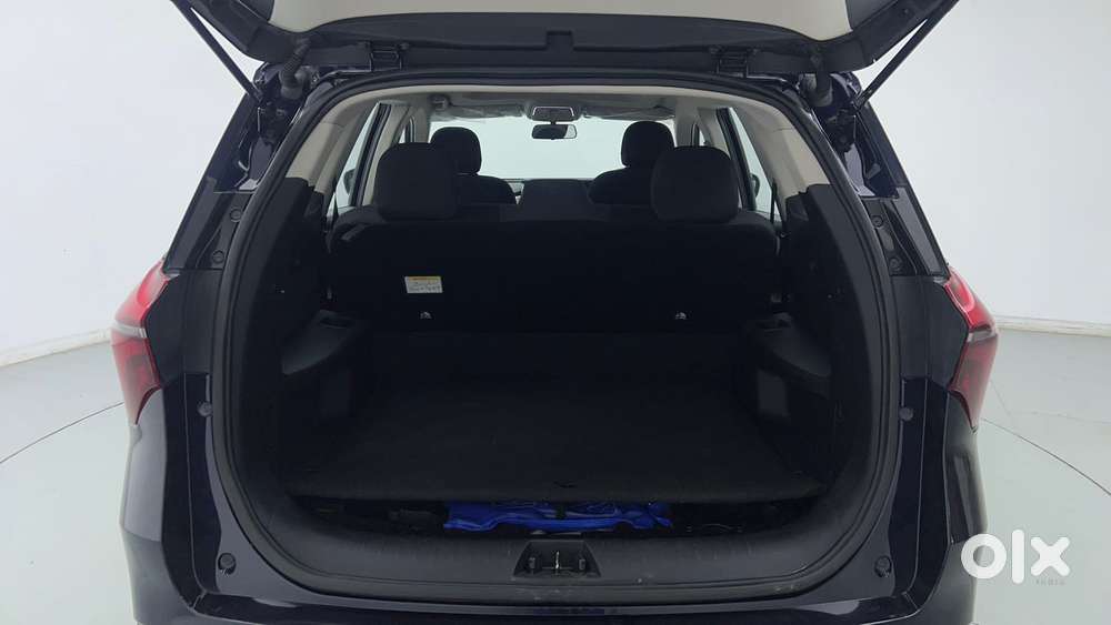 Mahindra Xuv700 2.0 Ax 5 Petrol At Str, 2023, Petrol
