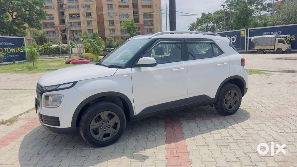 Hyundai Venue 1.2 S Plus, 2023, Petrol