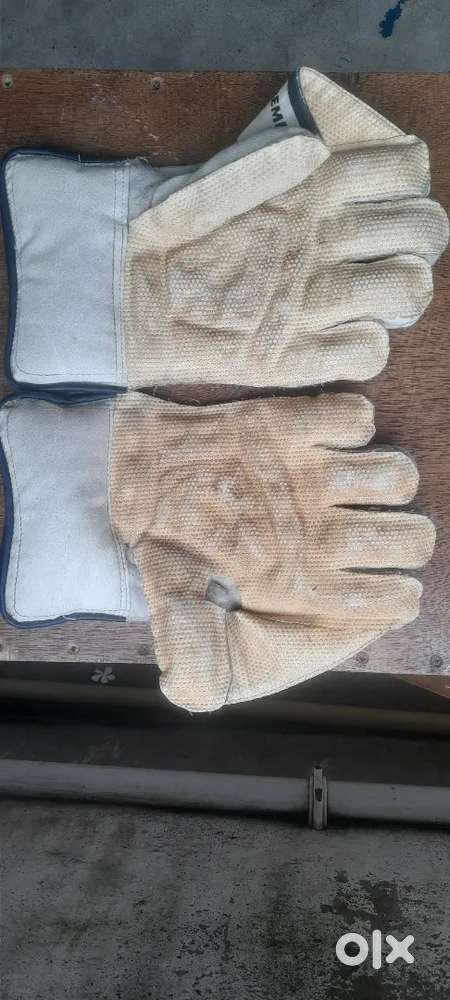 Keeping gloves
