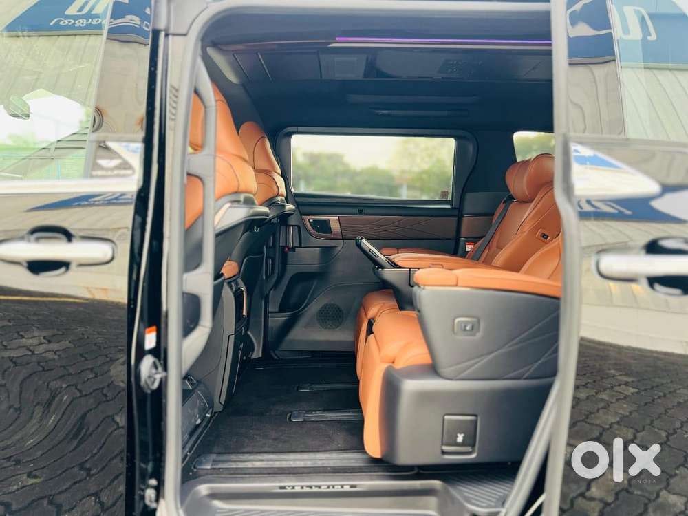 Toyota Vellfire Vip – Executive Lounge, 2026, Petrol