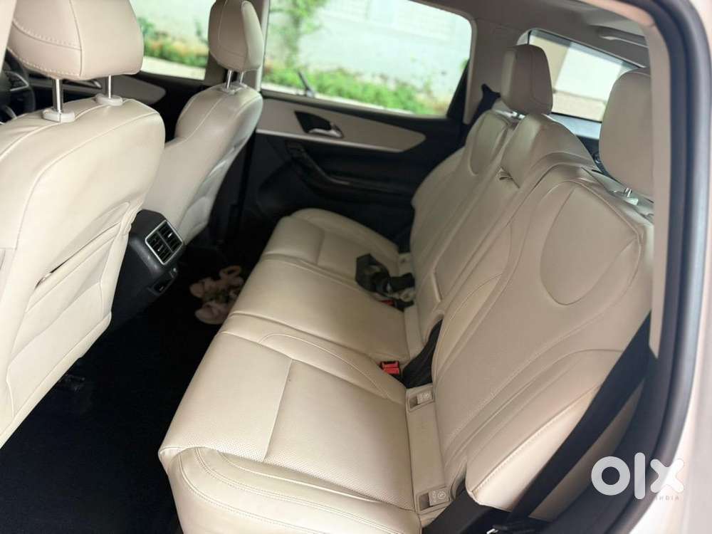 Mahindra Xuv700 2023 Ax 7l Diesel Well Maintained