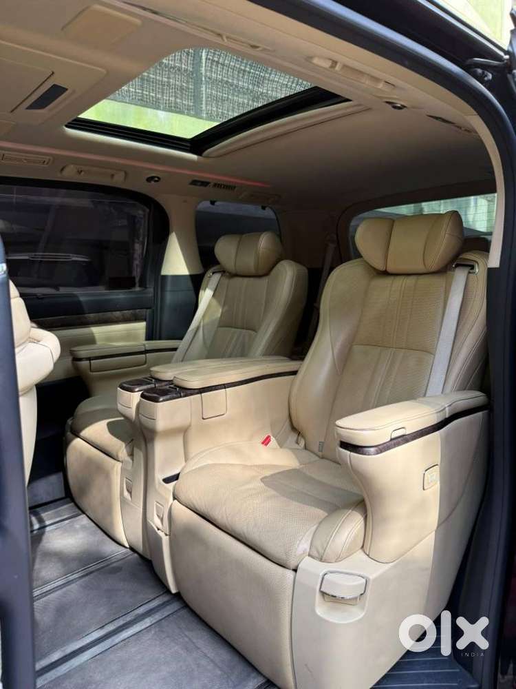 Toyota Vellfire 2.5 Executive Lounge, 2020, Petrol