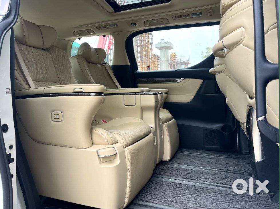 Toyota Vellfire 2.5 Executive Lounge, 2022, Petrol
