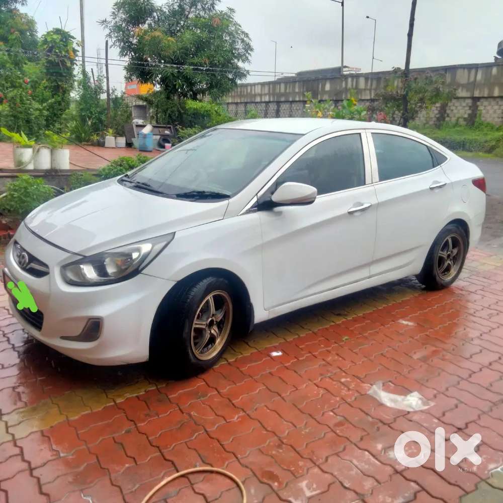 Hyundai Fluidic Verna 2011 Cng & Hybrids 140000 Km Driven New Tyre