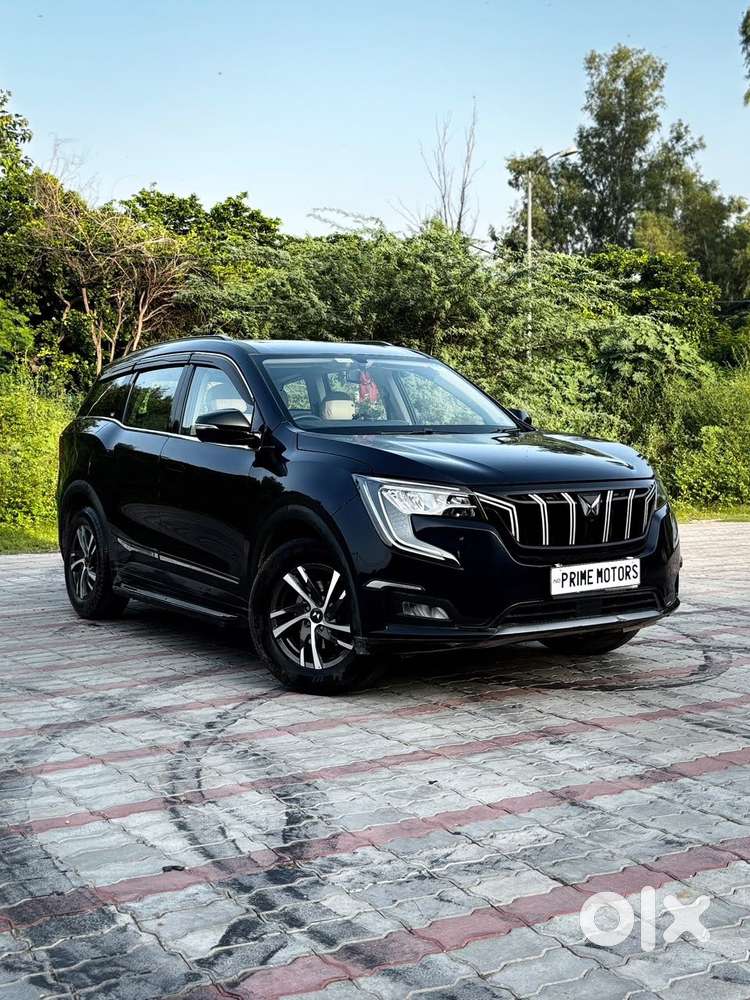 Mahindra Xuv700 2.0 Ax 5 Petrol Mt Str, 2023, Petrol