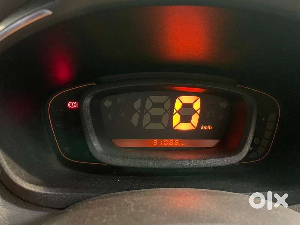 Renault Kwid 1.0 Rxt Amt Opt, 2017, Petrol