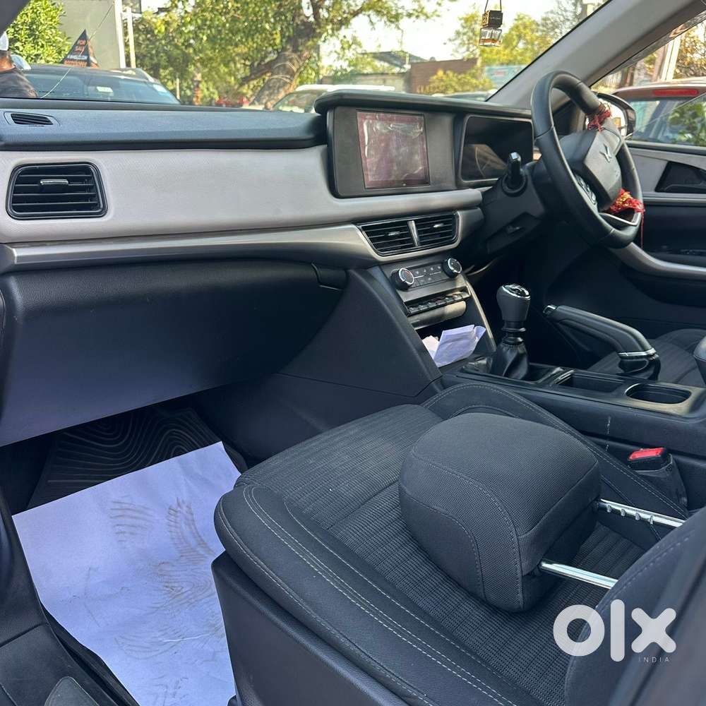 Mahindra Xuv700 2.2 Mx Diesel Mt 5 Str, 2024, Diesel