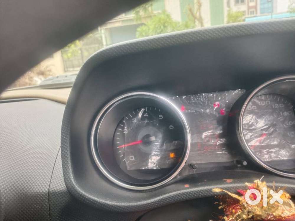 Mahindra Tuv 300 T10, 2018, Diesel