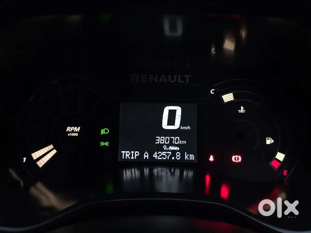 Renault Triber Rxz, 2022, Petrol