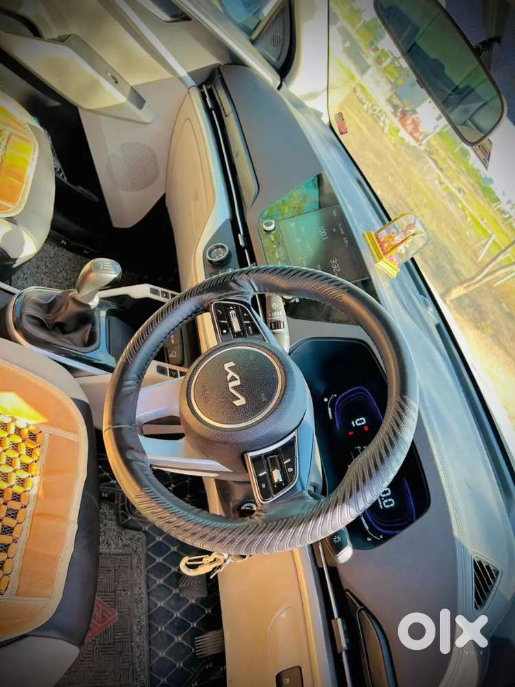 Kia Carens Prestige Petrol /cng ( Company Fitted)