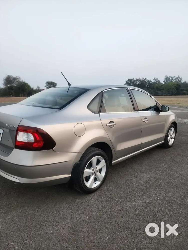 Skoda Rapid 1.6 Ambition Plus 2017