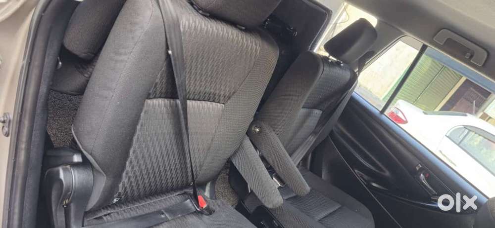 Toyota Innova Crysta 2.4 Gx Mt 8s, 2016, Diesel