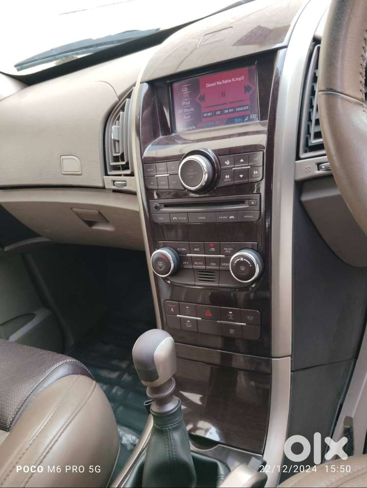 Xuv 500 W8 Top Variant , Manual