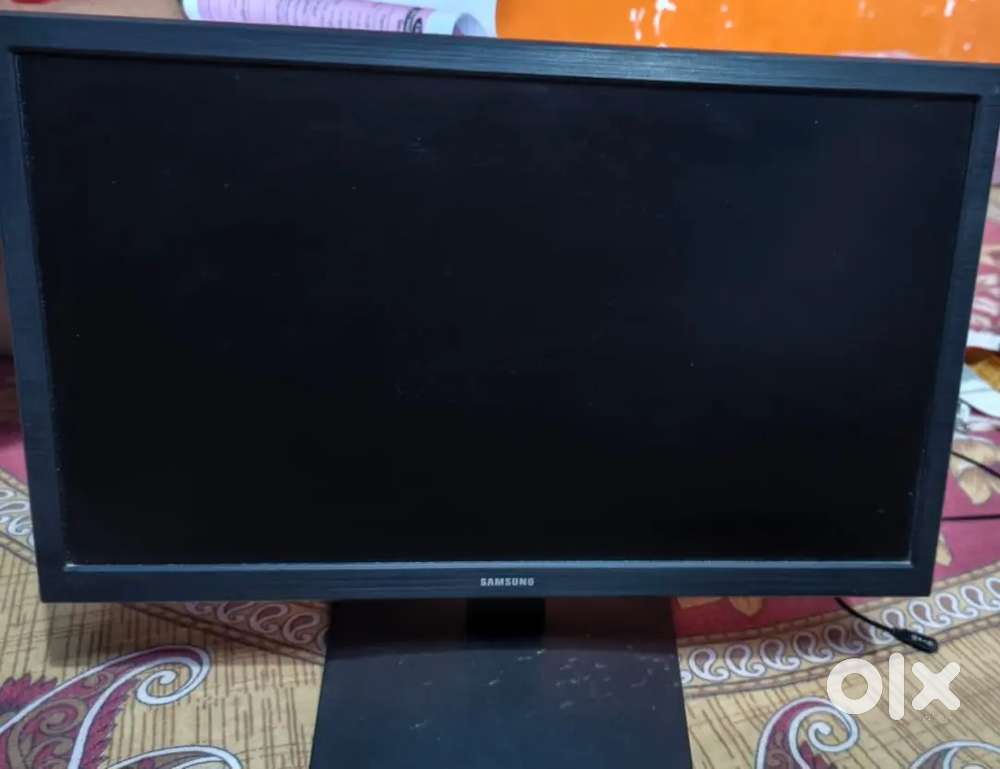 Samsung 19 LED Monitor  HDMI + VGA  HD Display  LS19A330