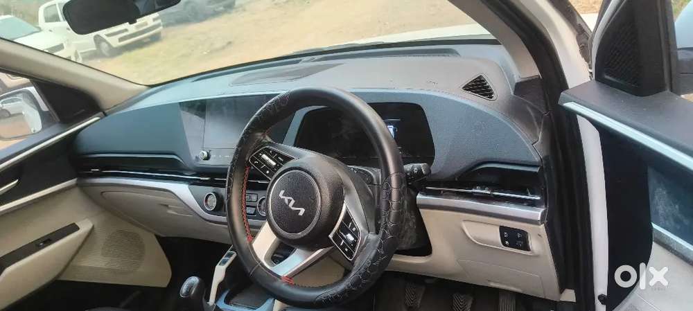 Kia Carens 2024 Petrol Well Maintained