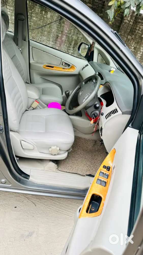 Toyota Innova Crysta 2011 Diesel 92000 Km Driven