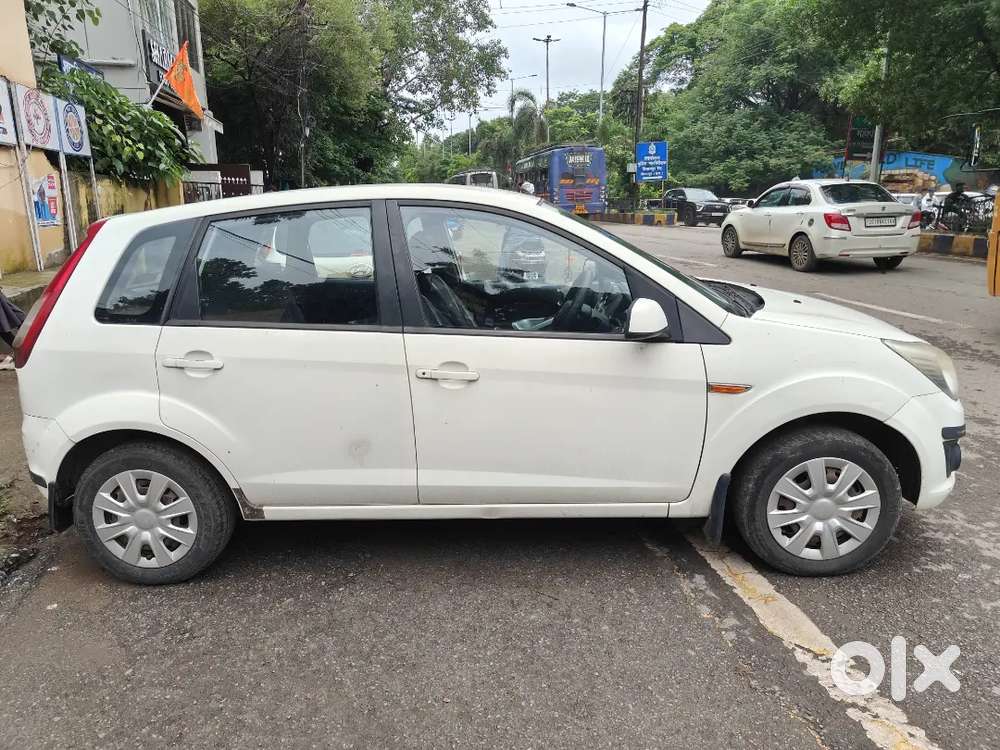 Ford Figo Petrol Zxi 2014 Year Car