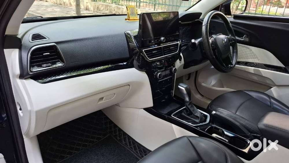 Mahindra Xuv 3xo Ax5 Pm At, 2024, Petrol