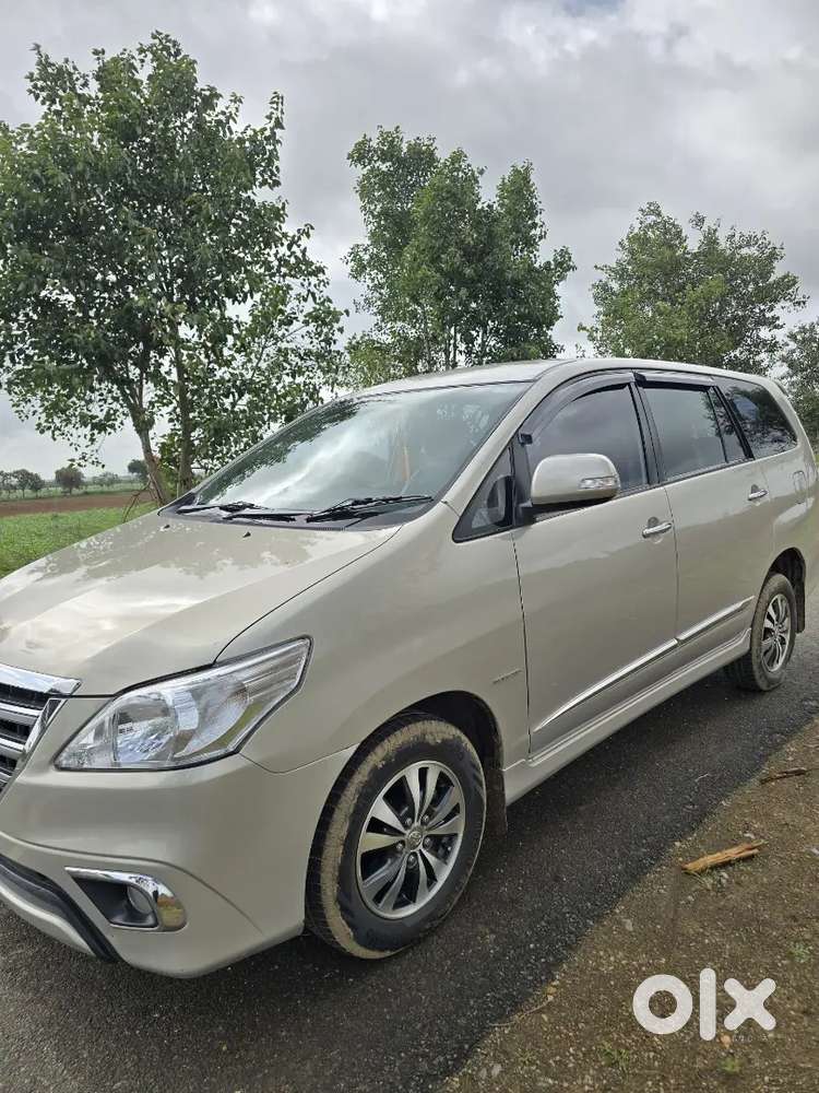 Toyota Innova Diesel 2015 125000 Km Driven