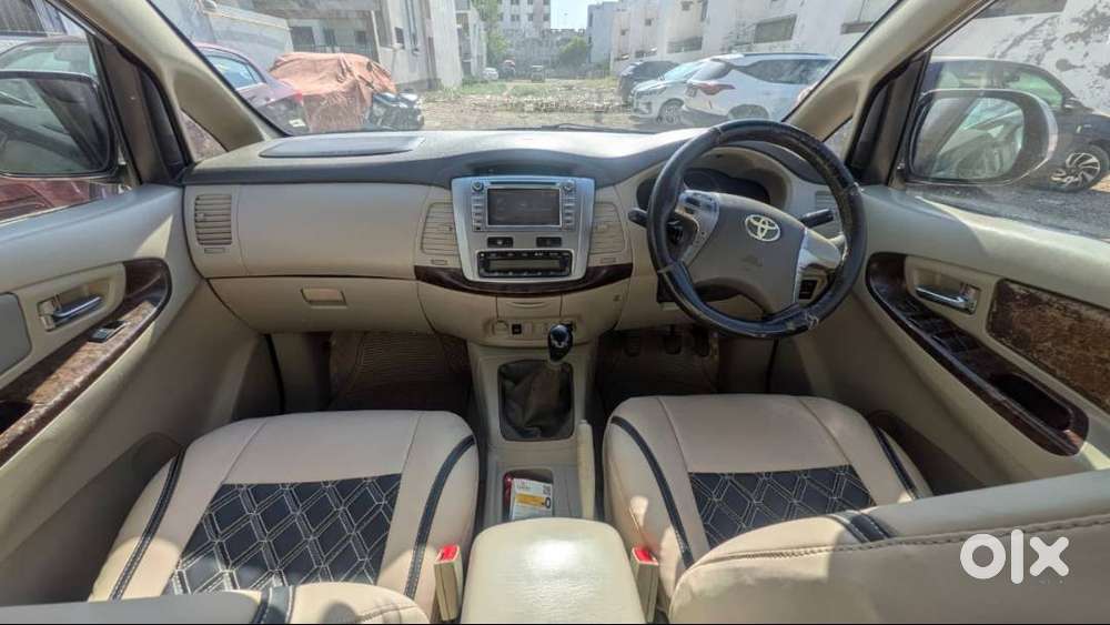 Innova 2.5 E (oct-2014)