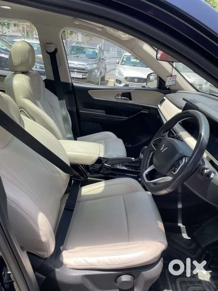 Mahindra Xuv700 2.0 Ax 7 Petrol At Luxury Pack Str, 2022, Petrol
