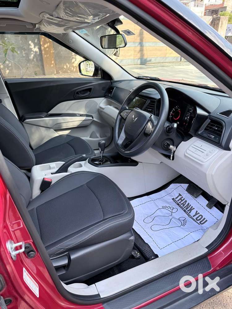 Mahindra Xuv300 1.2 W6 Amt Petrol, 2023, Petrol